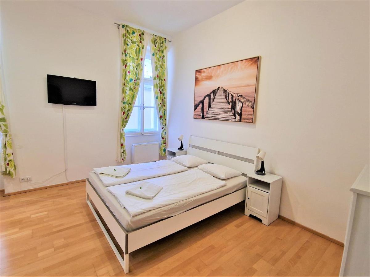 Reznicka Apartments Прага Экстерьер фото