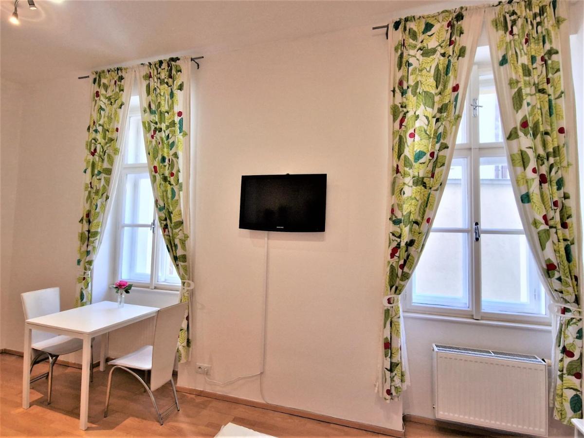 Reznicka Apartments Прага Экстерьер фото