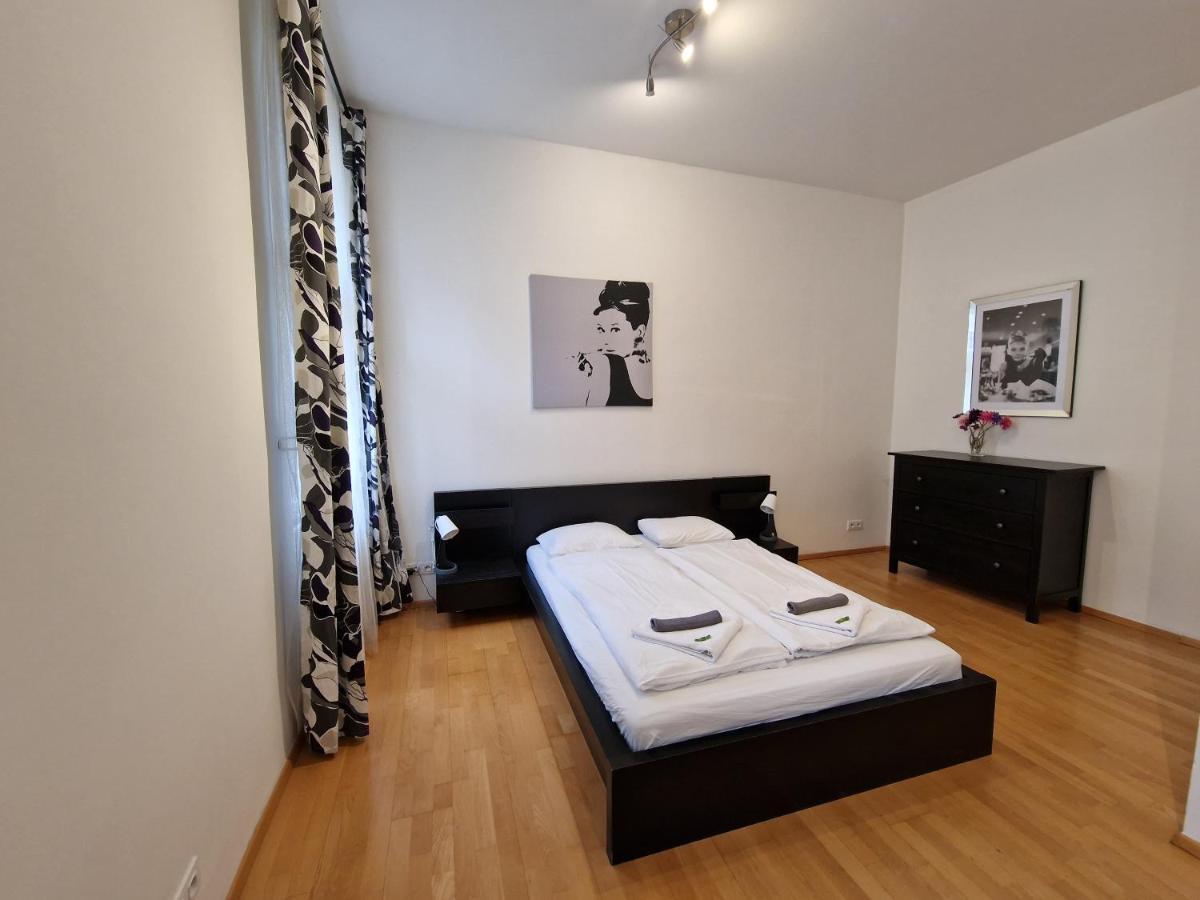 Reznicka Apartments Прага Экстерьер фото