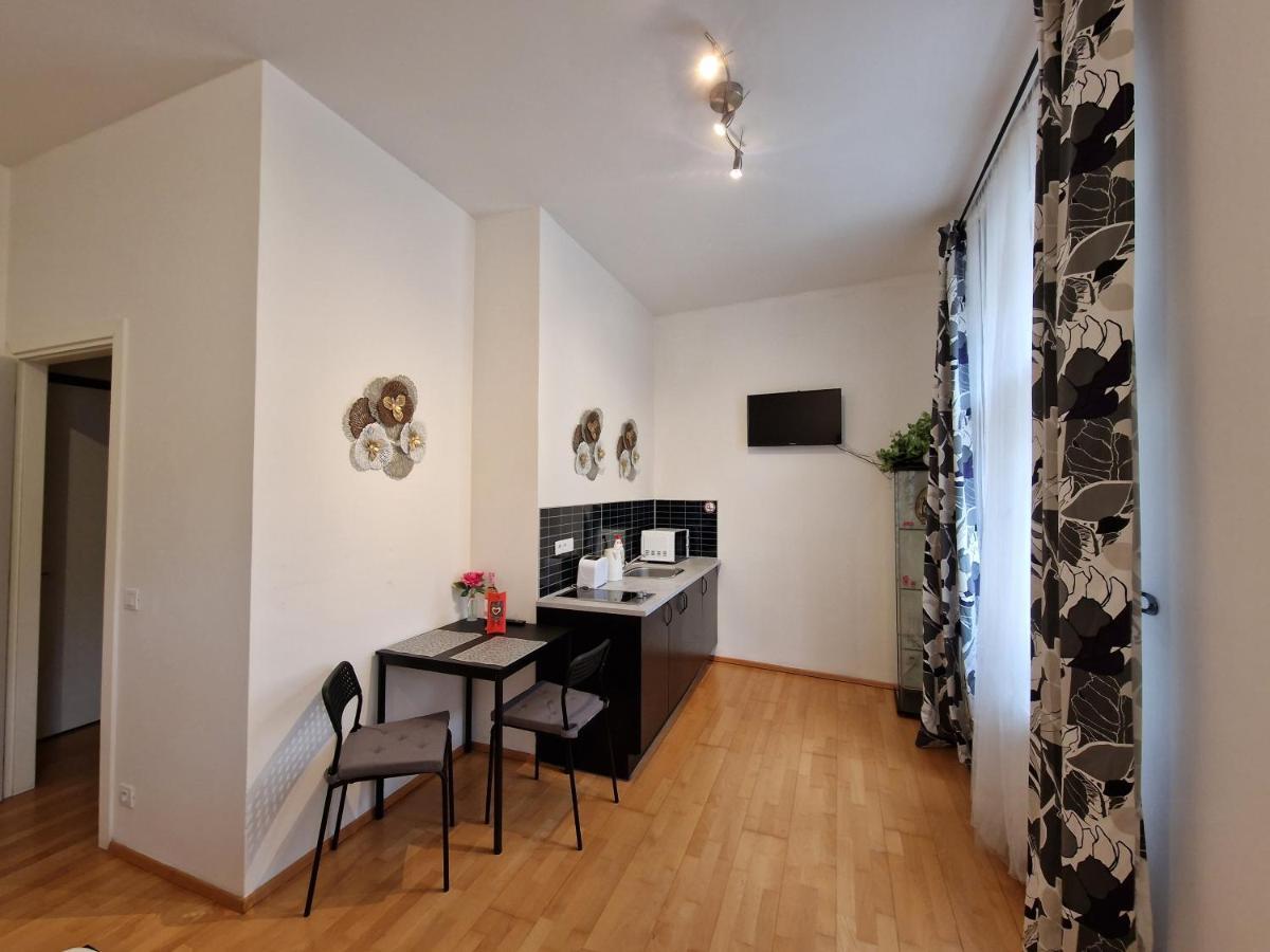 Reznicka Apartments Прага Экстерьер фото