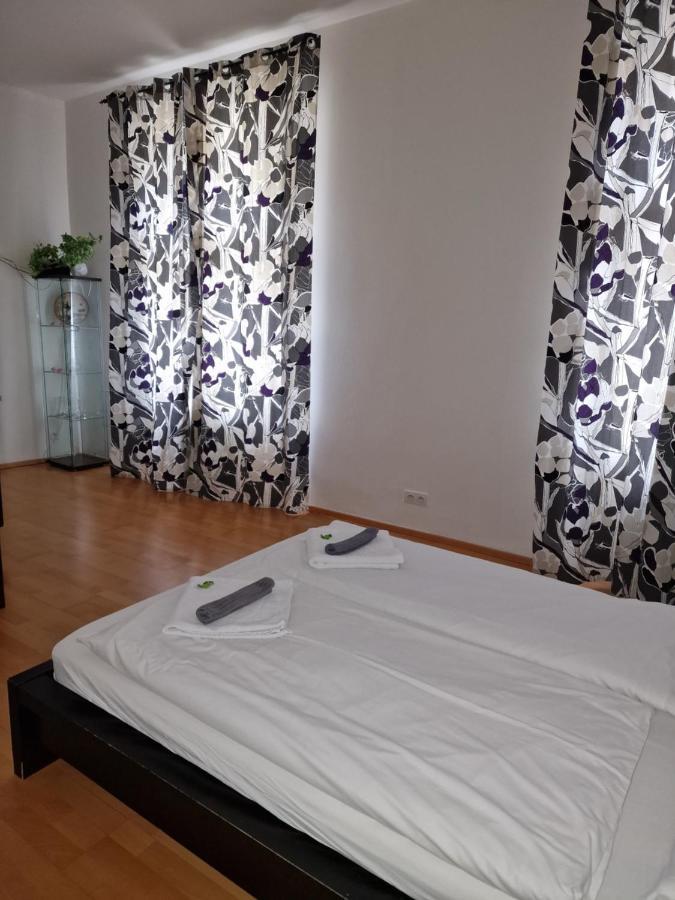 Reznicka Apartments Прага Экстерьер фото